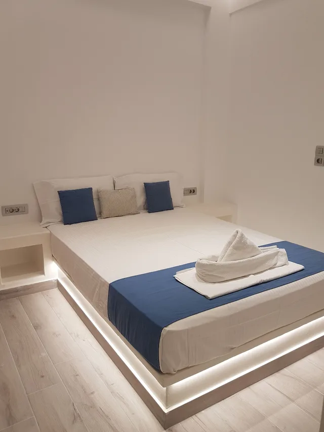 3 Bedrooms, Villa, 2 Double and Twin Beds, Hot Tub، Casa Bella 2/4