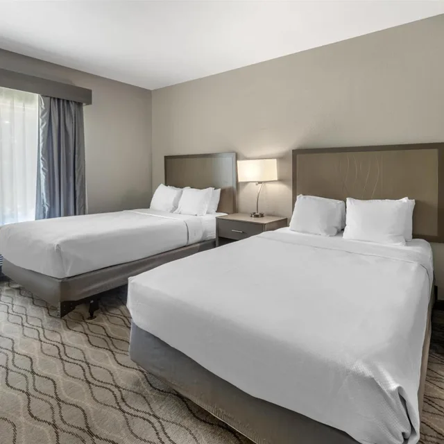 جناح بسرير كوين لذوي الإعاقة، BEST WESTERN PLUS PAULS VALLEY 1/6