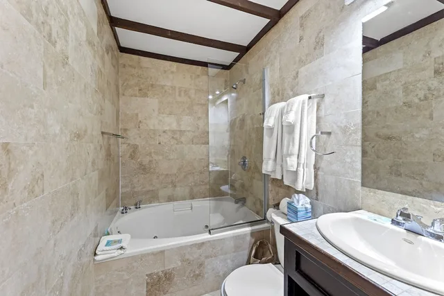 2 Bedrooms, Lagoon, Premier, 1 King and 2 Queen Beds, Bay View، Umaya Resort Adventures 6/8