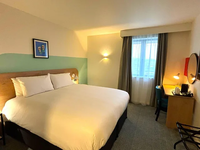 غرفة قياسية بسرير مزدوج أو سريرين منفصلين، Lincoln Hotel 2/3