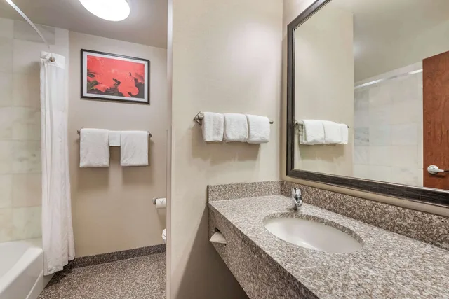 غرفة بسريرين كوين في طابق مرتفع، Drury Inn and Suites Valdosta 3/3