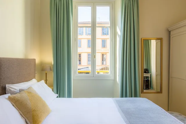 غرفة ديلوكس بسريرين منفصلين، HOTEL LES ARMOIRIES 2/4