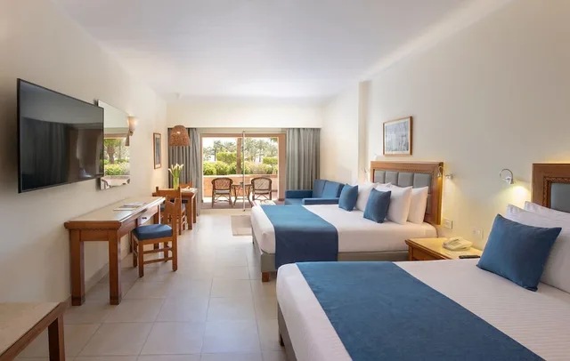 غرفة عائلية بسريرين كينج بإطلالة على الحديقة، Fort Arabesque Beach Resort 4/7