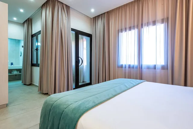 Room, King Bed, No Balcony, Hot Tub, Medina Gardens - Adult only 3/4