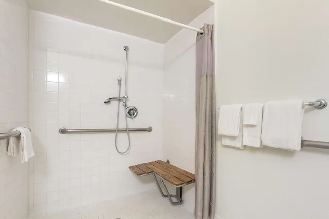 1 Full Bed Premium, Micfridge، Motel6 Orlando, FL - International Dr 8/9