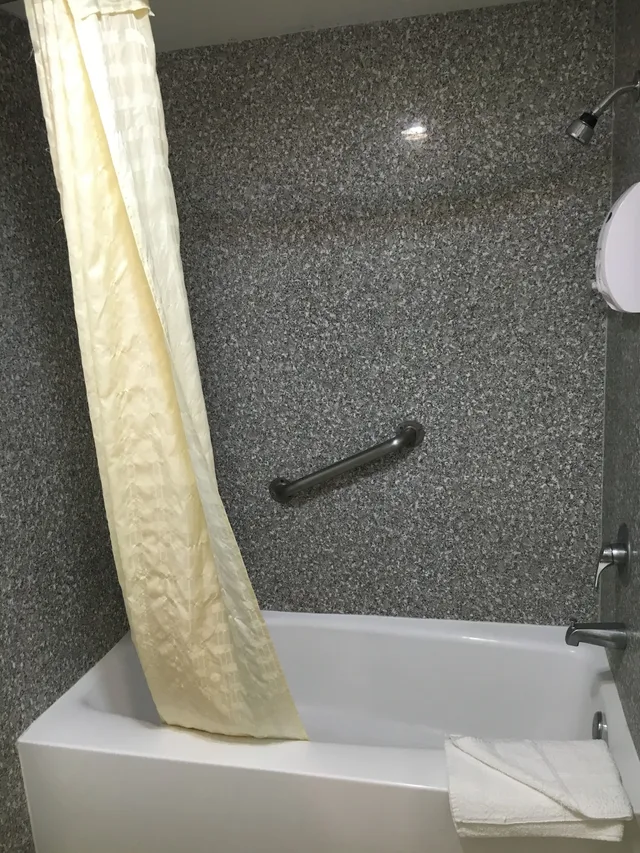 غرفة بسرير كينج مع أريكة، Riverside Inn & Suites 4/5
