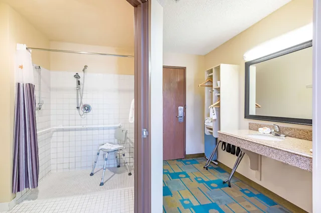 غرفة بسرير مزدوج لذوي الإعاقة، La Quinta Inn & Suites by Wyndham El Paso East 3/4