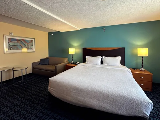 Suite, King Bed, Sofa, Country Inn & Suites by Radisson, Bismarck-Mandan 1/7