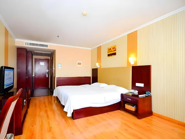 Superior, Queen Bed, GreenTree Inn LianYunGang Xinpu District East JieFang Road Wanda Square Hotel 1/2