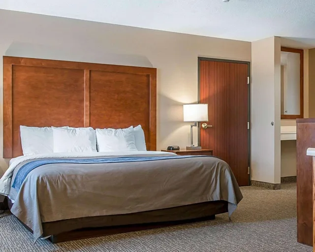 جناح بسرير كينج بغرفة نوم واحدة، Bluffton Inn & Suites 1/1