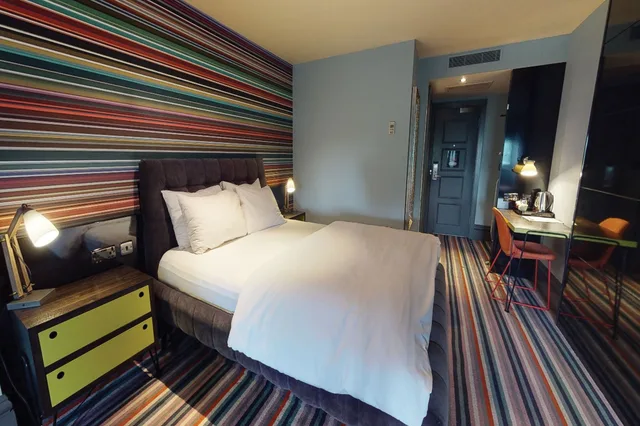 Club, Double Bed, Pool Access، Village Hotel Warrington 1/10