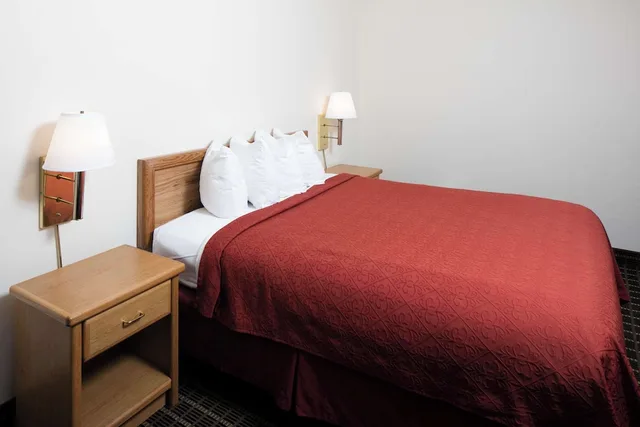 غرفة بسرير كوين، Red Lion Hotel & Conference Center Ellensburg 4/4
