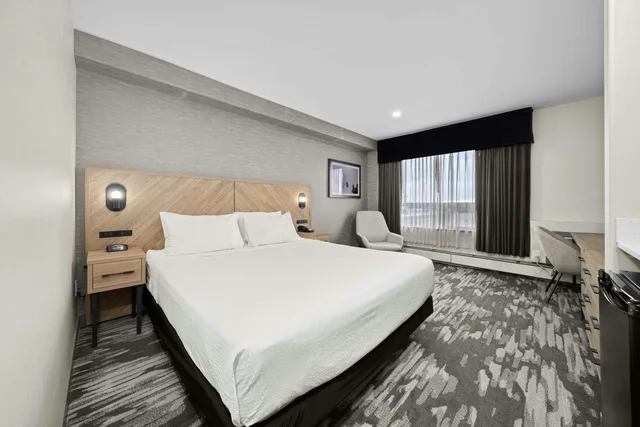 غرفة بسرير كينج لذوي الإعاقة، Sandman Hotel Calgary Airport 2/5