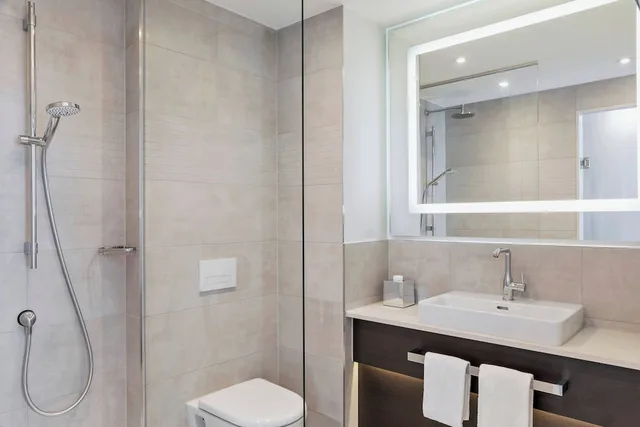 Deluxe, King Bed, Courtyard Munich Garching 3/3