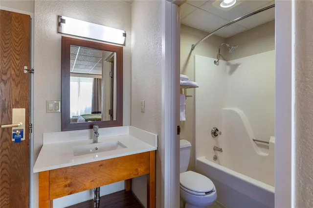 غرفة بسرير كوين، Comfort Inn and Suites Gateway to Glacier National Park 4/4