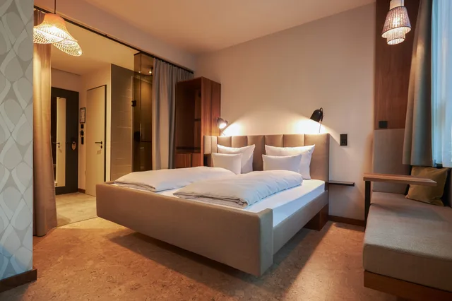 Roomy, Cocoon، Cocoon Sendlinger Tor 2/6