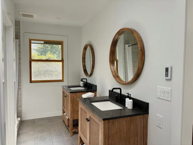 Village, House, 2 King Beds, Sofa، Hidden Valley Inn 3/4