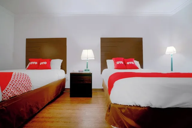 room, 2 queen beds, OYO Hotel Kingsville - Hwy 77 1/7