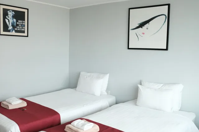 غرفة ديلوكس بسريرين منفصلين، The Beach Front Resort Pattaya 2/3