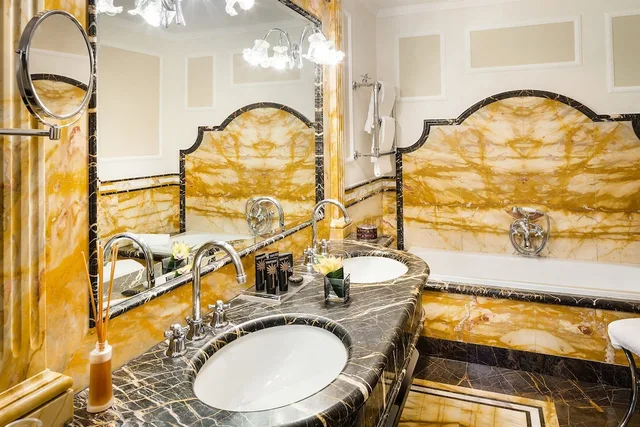 2 Bedrooms, Family Suite, Ludovisi، Baglioni Hotel Regina - Rome 2/2