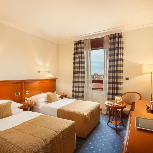 غرفة بسريرين منفصلين، Best Western Premier Hotel Astoria 7/11
