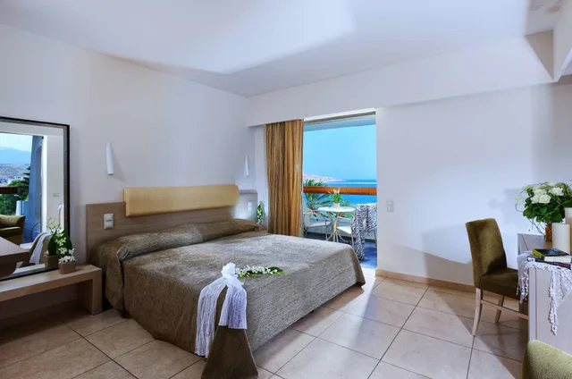 غرفة عائلية بسرير مزدوج مع أريكة، Sitia Beach City Resort and Spa 5/10