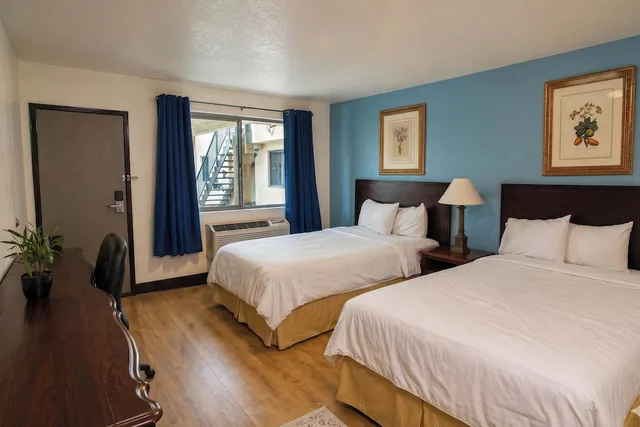 غرفة بسريرين مزدوجين، Sacramento Inn & Suites Cal Expo I-80 4/9