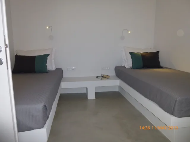 Semi Basement, 2 Bedrooms, Suite, 2 Queen Beds, Patio، Aplada Suites 2/5