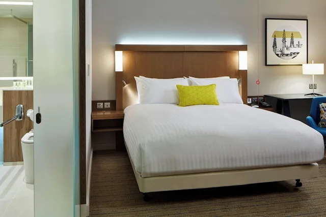 غرفة ديلوكس بسرير كينج للمدخنين، Courtyard By Marriott Oxford South 2/4