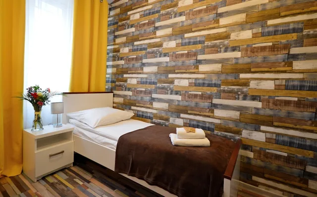 Design, Twin Beds, Bathtub، Cracow Central Aparthotel 1/1