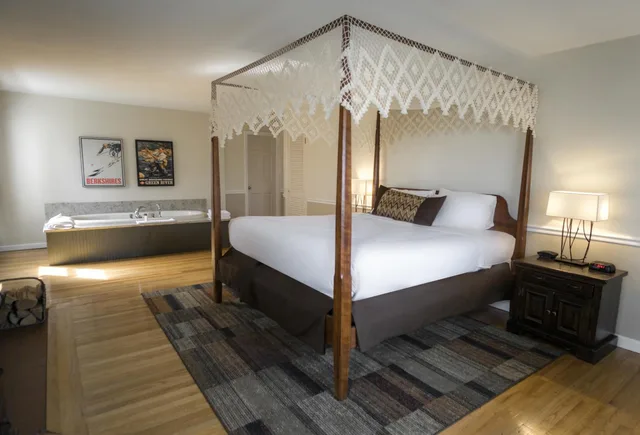 Superior, King Bed, Adult Only, Jetted Tub، The Yankee Inn 4/6