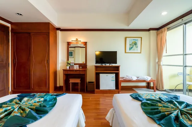 غرفة سوبيريور بسرير كينج بشرفة، Chomsin Hua Hin Hotel 6/10