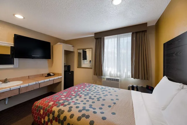 Upgrade, Queen Bed، Rodeway Inn Downtown 2/3
