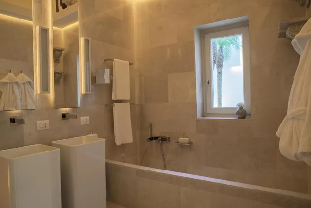 غرفة جونيور بسرير كوين، Palazzo Lecce 2/2