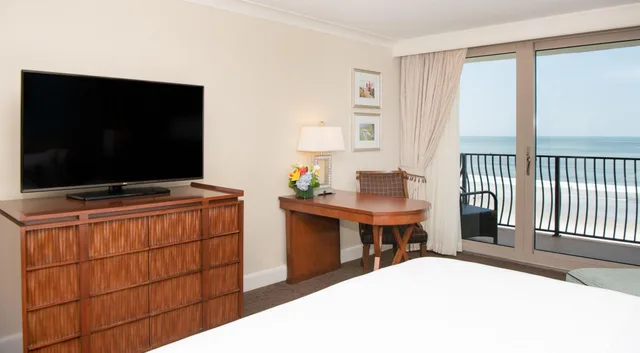 Room, King Bed, Ocean Front، One Ocean Resort & Spa 3/4