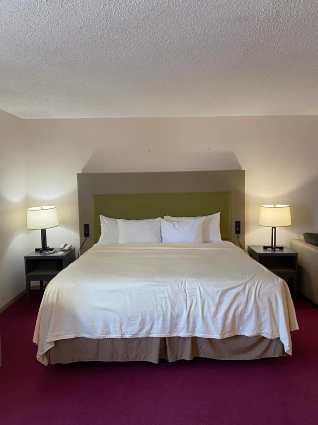 جناح بسرير كينج، Pictured Rocks Inn & Suites 8/10