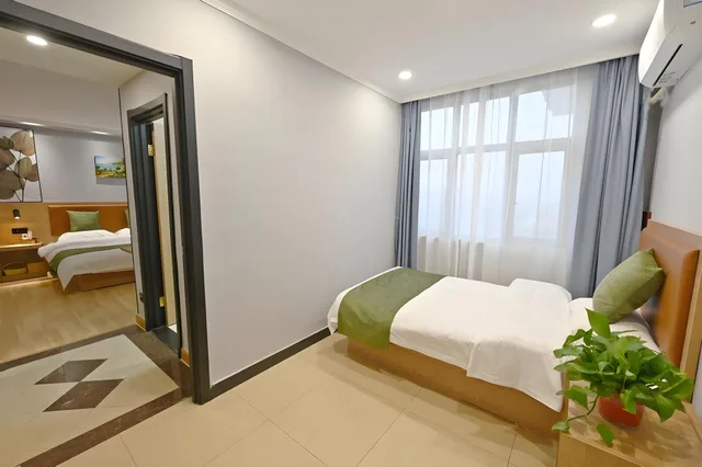 غرفة ديلوكس عائلية بسرير كينج وسرير فردي، Greentree Inn Suzhou Taiping Town High-Speed North Station Express Hotel 4/4