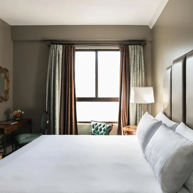 غرفة بسرير كوين بحوض استحمام لذوي الإعاقة، Bijou Hotel 5/10