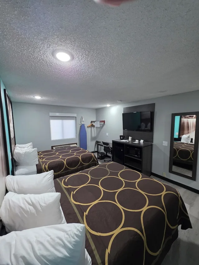 غرفة بسريرين كوين يُسمح فيها بالحيوانات الأليفة، Super 8 By Wyndham Emporia 4/10