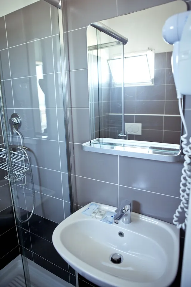 غرفة رباعية بسرير مزدوج وسرير بطابقين، Hotel Blumen 2/4