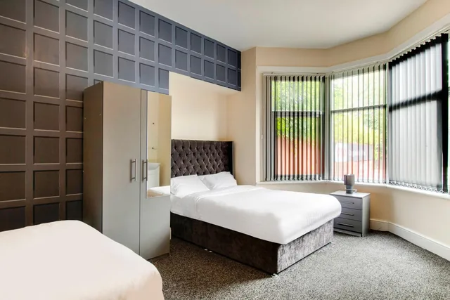 غرفة قياسية ثلاثية بحمام مشترك، OYO The Longlands Hotel 1/1