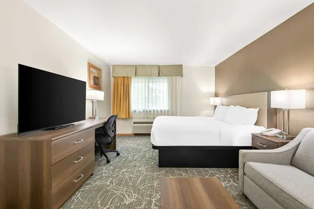جناح بسرير كينج بجاكوزي، Best Western West Towne Suites 2/6