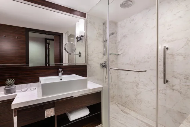 غرفة تنفيذية بسرير كينج مع دخول الصالة، Hong Kong Skycity Marriott Hotel 3/3