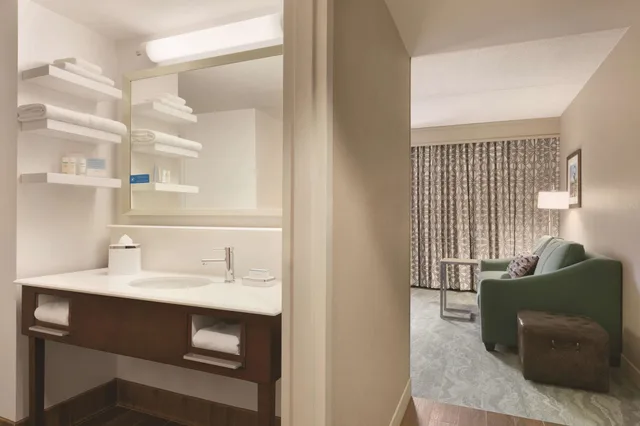 جناح بسرير كينج مع أريكة بحوض جاكوزي، Hampton Inn By Hilton Richmond-North/Ashland 4/4