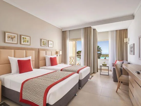 غرفة سوبيريور بسرير كينج وسرير كوين بإطلالة على الحديقة، JAZ Casa Del Mar Resort (Ex Iberotel casa Del Mar) 1/1