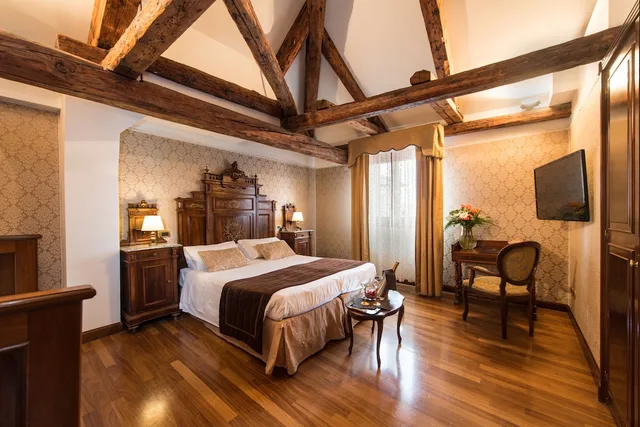 جناح جونيور، Palazzo Bembo 1/4