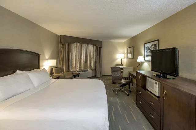 غرفة قياسية بسرير كوين لذوي الإعاقة، HOLIDAY INN LETHBRIDGE 2/10