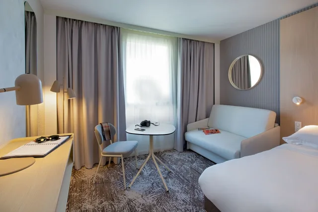 غرفة كلاسيكية بسرير مزدوج مع أريكة، Hotel Novotel Aix En Provence Pont De L'arc Fenouilleres 9/10