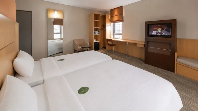 Deluxe, Family, 1 Queen and 1 Single Bed, Central 7 Hotel 2/8