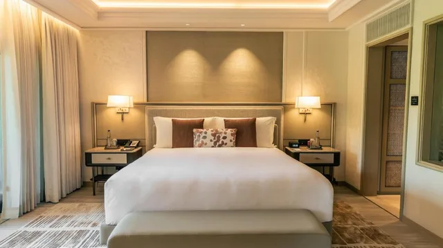 1 Bedroom, Caroline Astor, Suite, King Bed, Lagoon View, Balcony، The St. Regis Goa Resort 3/10